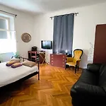شقة Retro Center